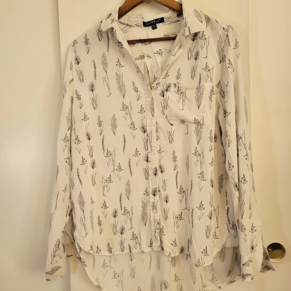Velvet Heart White and Black Botanical Button Down Shirt - Picture 1 of 5